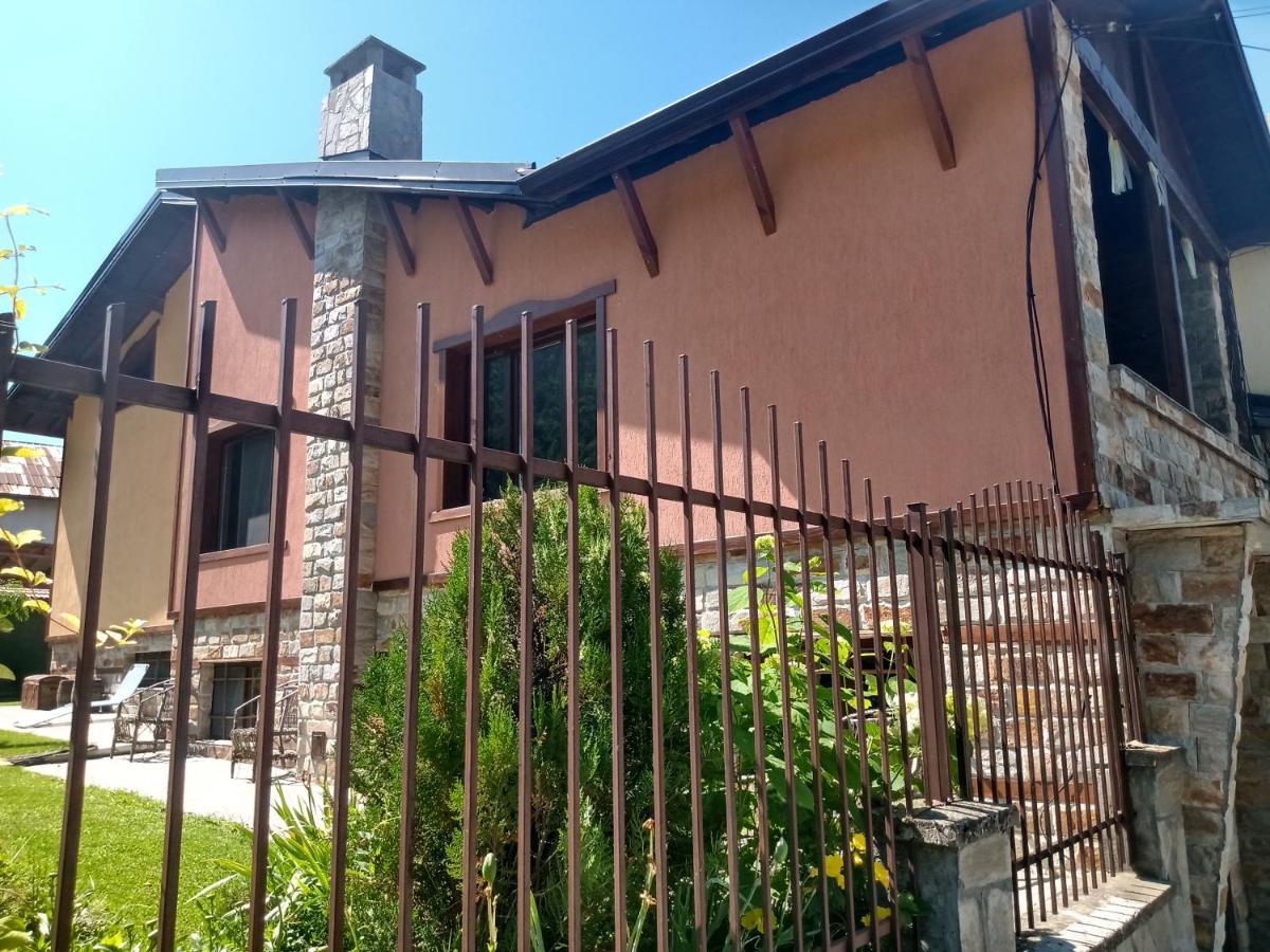 Hotel Кръчмъ При Байката Ribarica Exterior foto