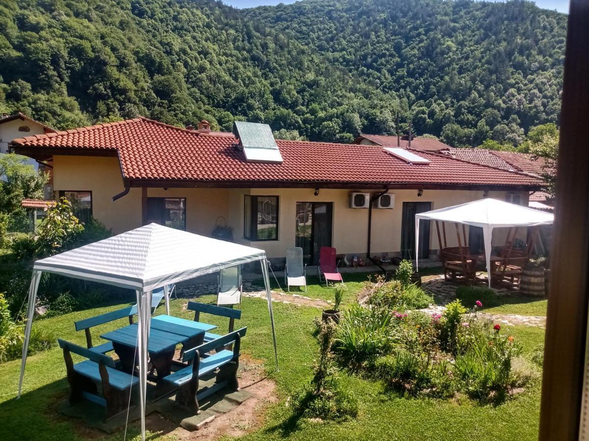 Hotel Кръчмъ При Байката Ribarica Exterior foto