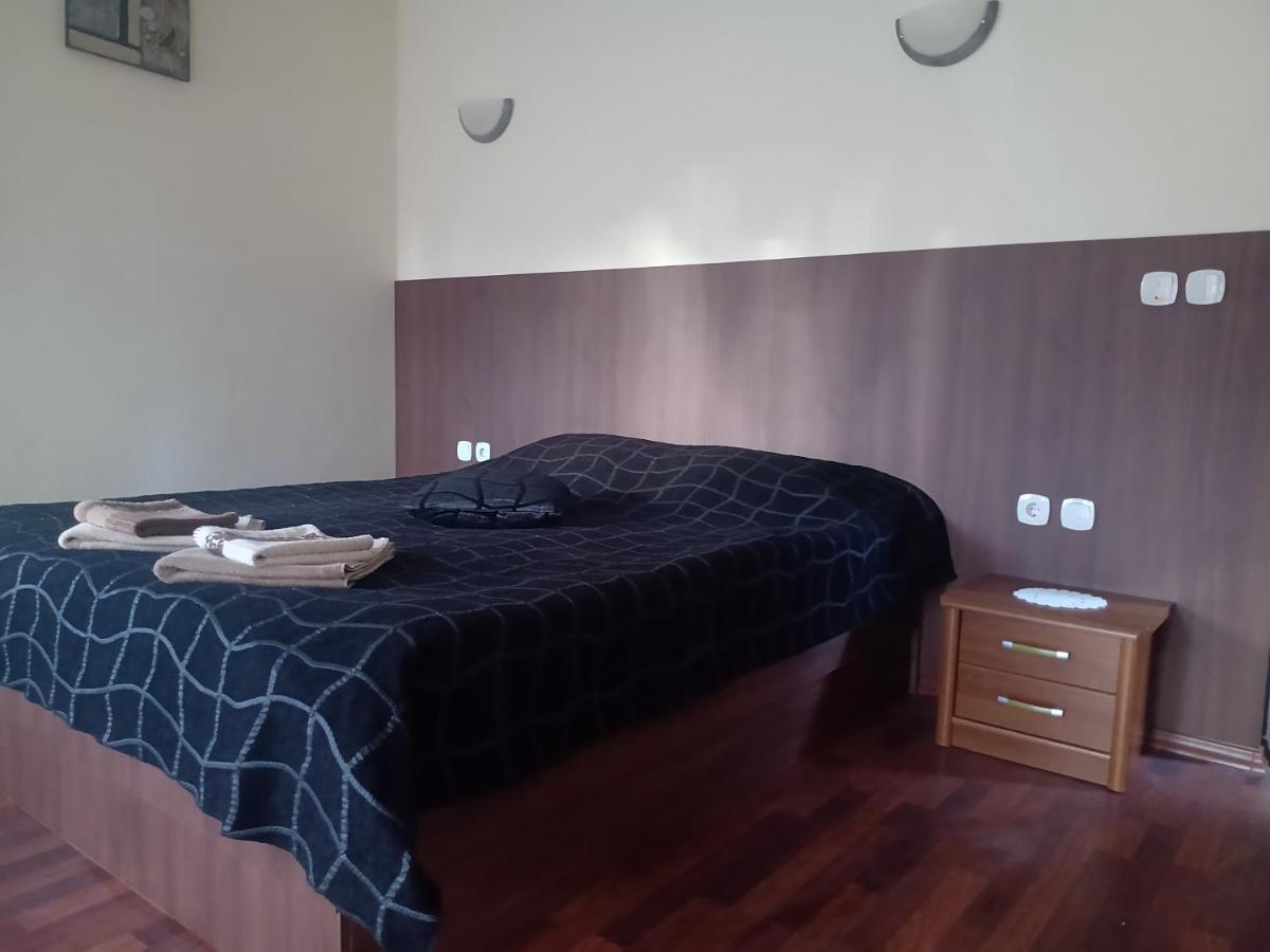 Hotel Кръчмъ При Байката Ribarica Exterior foto