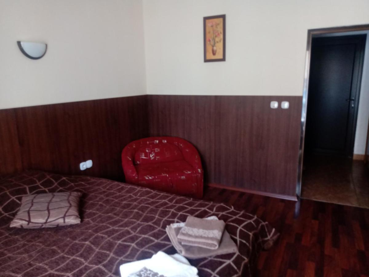 Hotel Кръчмъ При Байката Ribarica Exterior foto