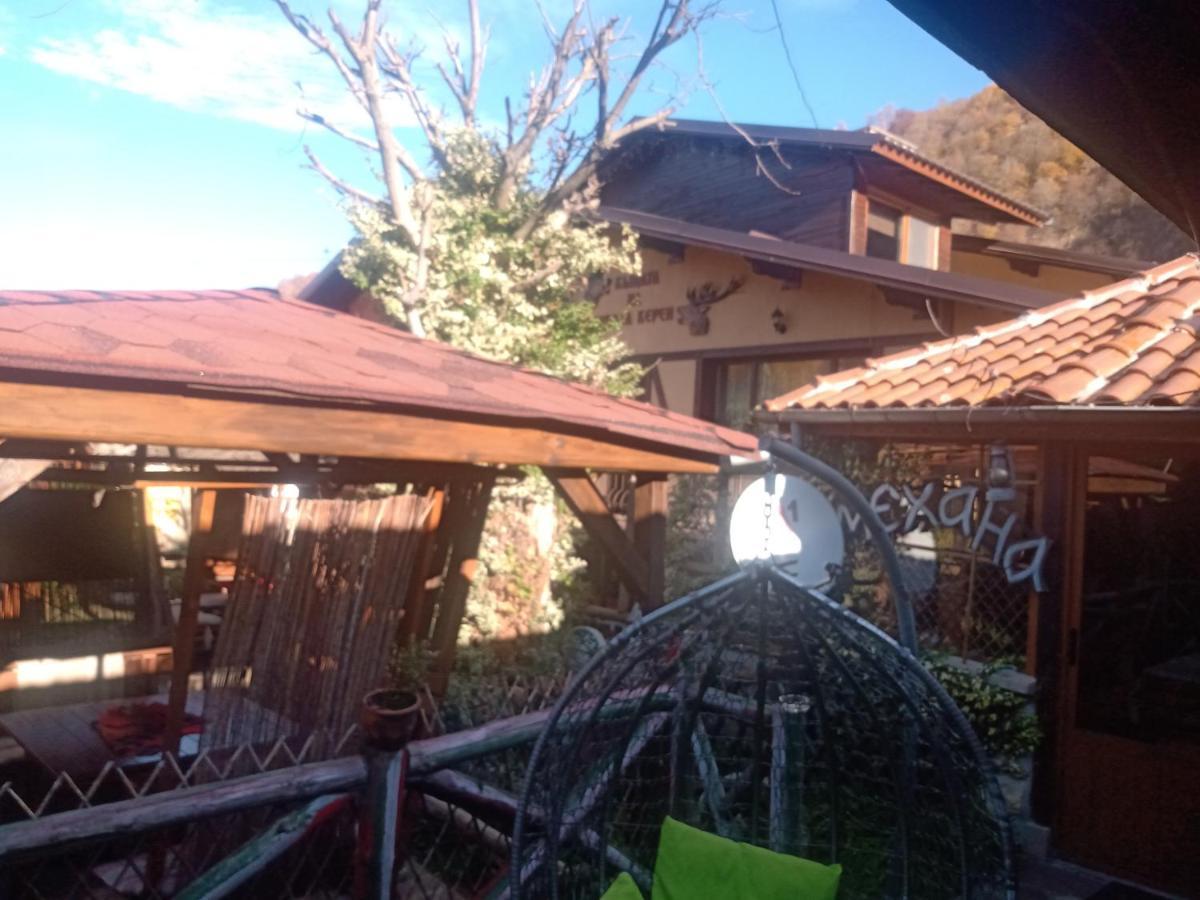 Hotel Кръчмъ При Байката Ribarica Exterior foto